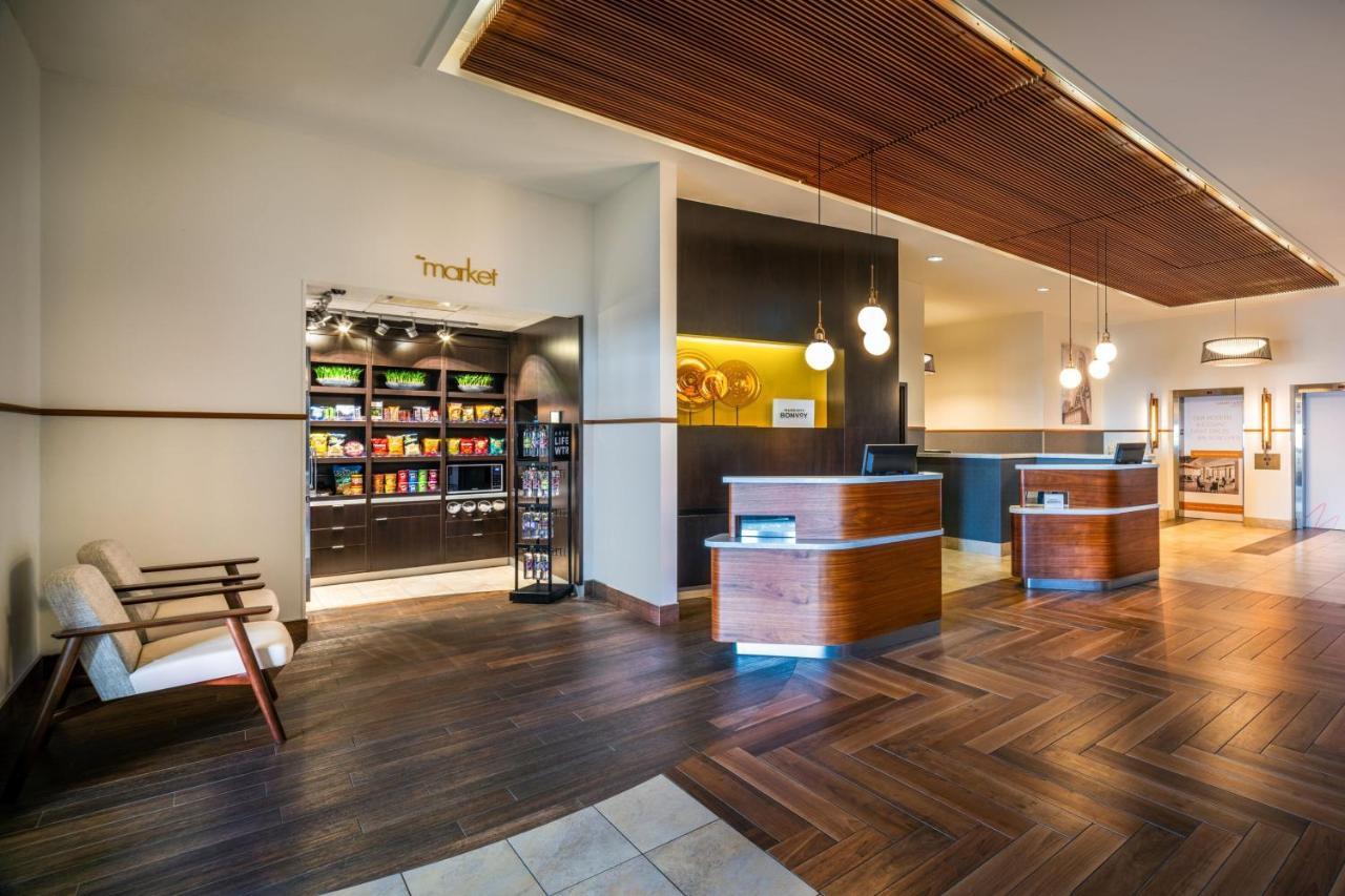Courtyard By Marriott Calgary South YYC Exterior foto
