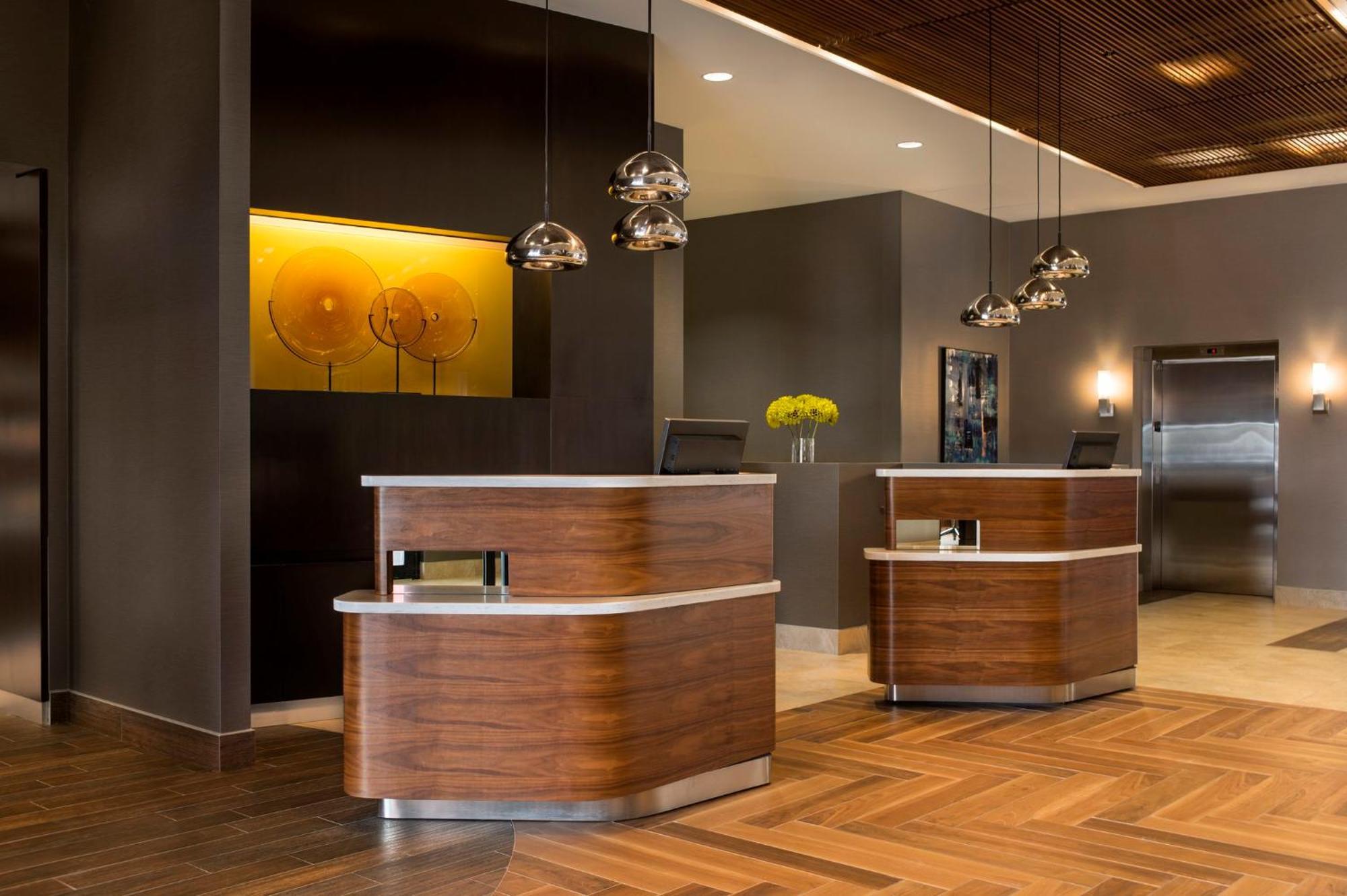 Courtyard By Marriott Calgary South YYC Exterior foto