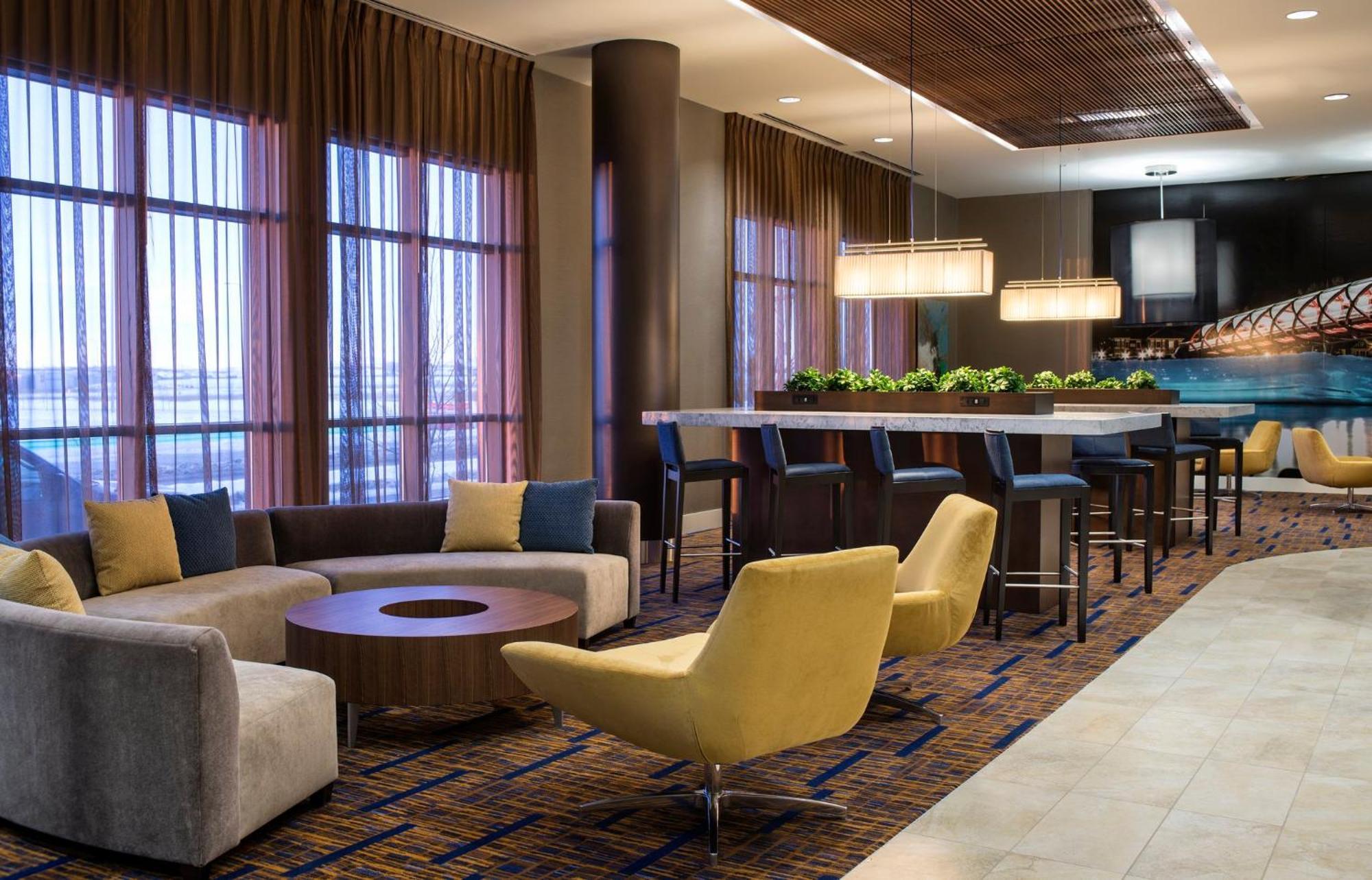 Courtyard By Marriott Calgary South YYC Exterior foto