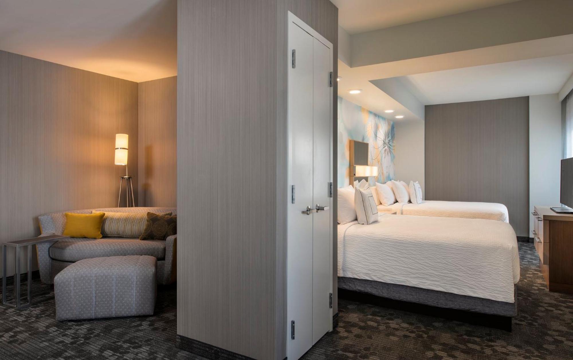Courtyard By Marriott Calgary South YYC Exterior foto
