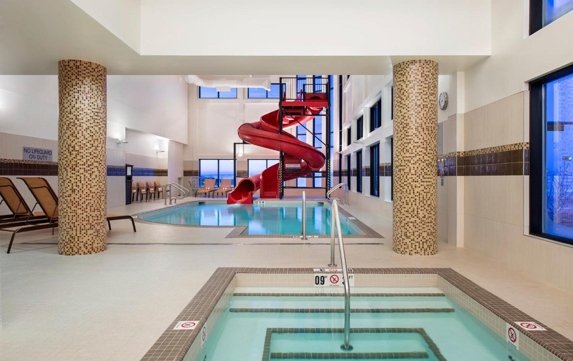 Courtyard By Marriott Calgary South YYC Exterior foto