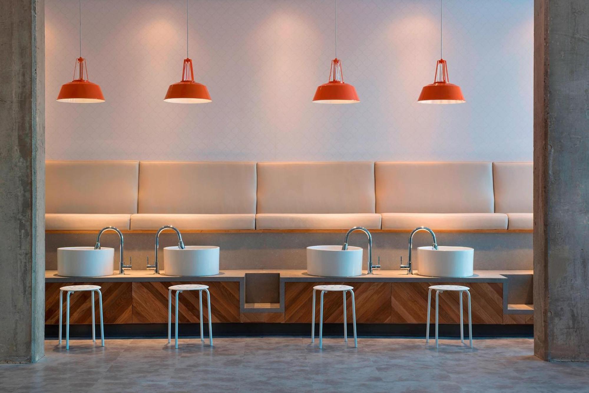 Courtyard By Marriott Calgary South YYC Exterior foto