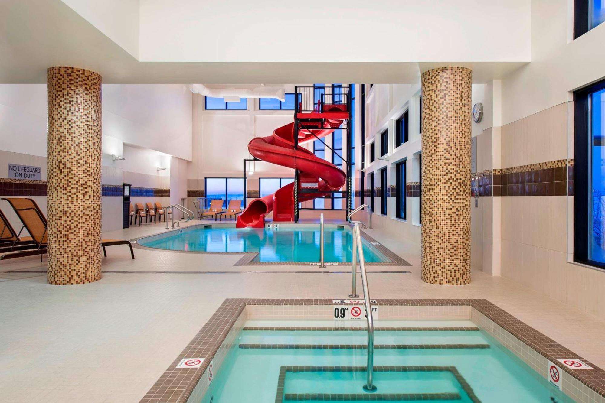 Courtyard By Marriott Calgary South YYC Exterior foto