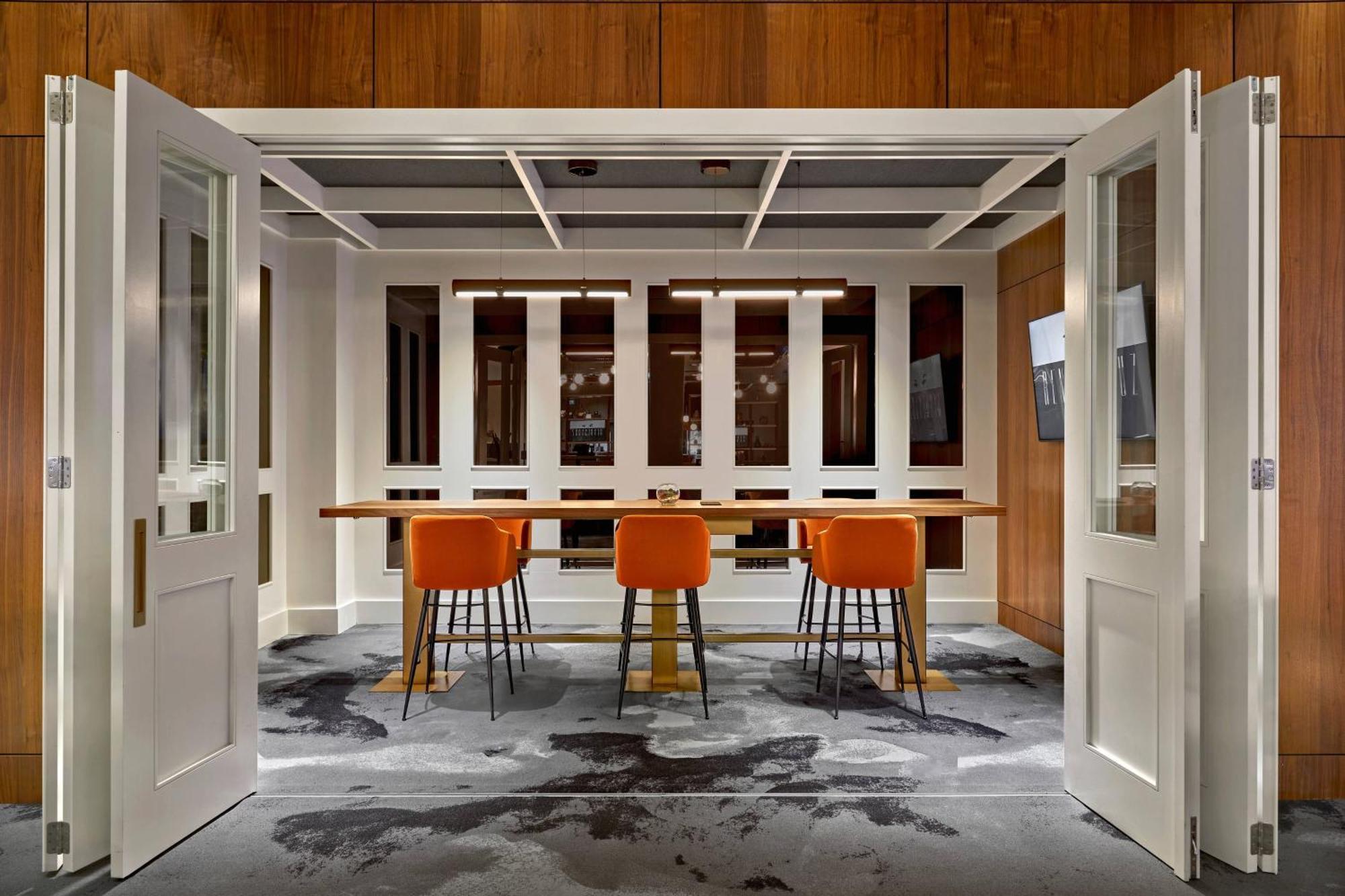 Courtyard By Marriott Calgary South YYC Exterior foto