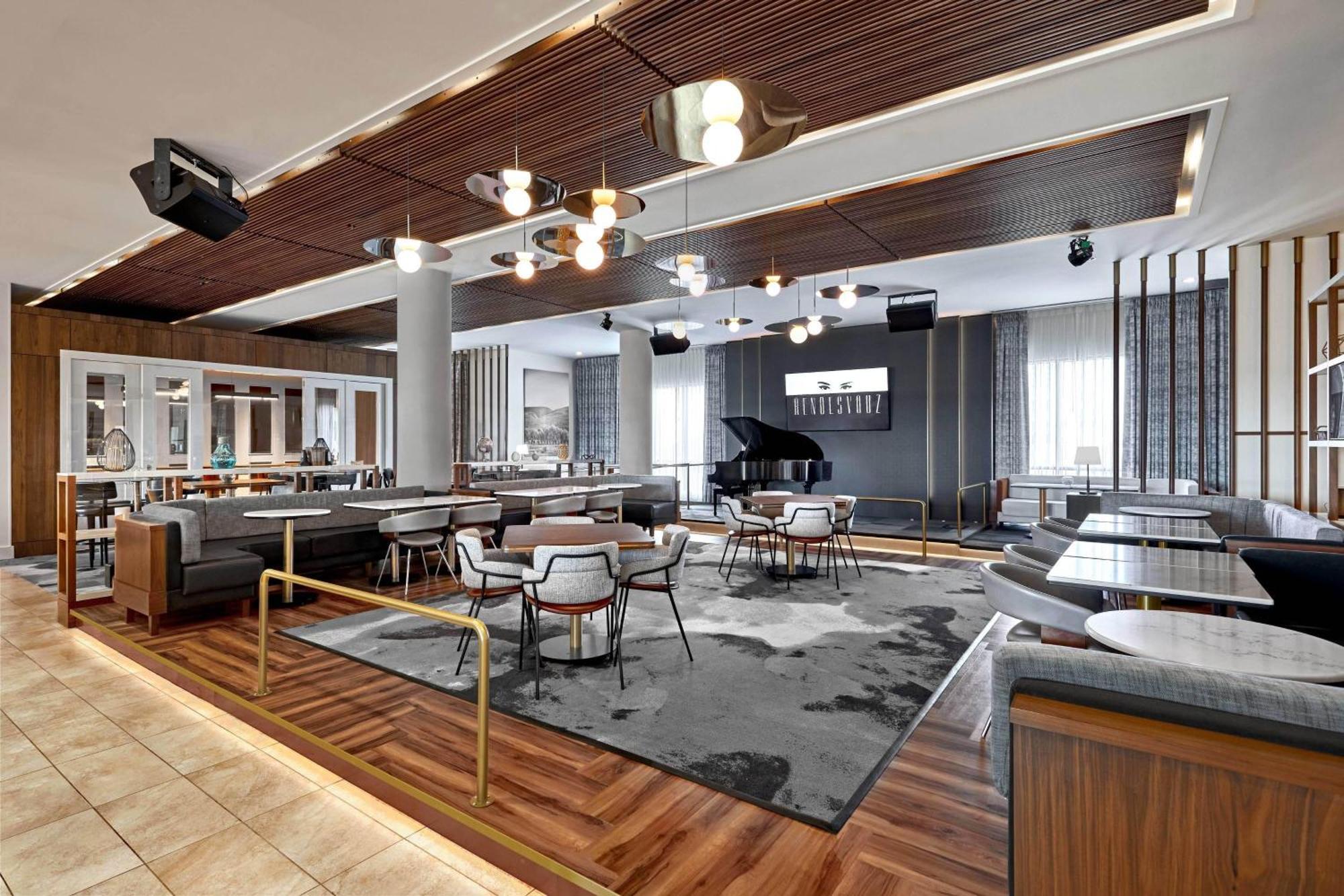 Courtyard By Marriott Calgary South YYC Exterior foto