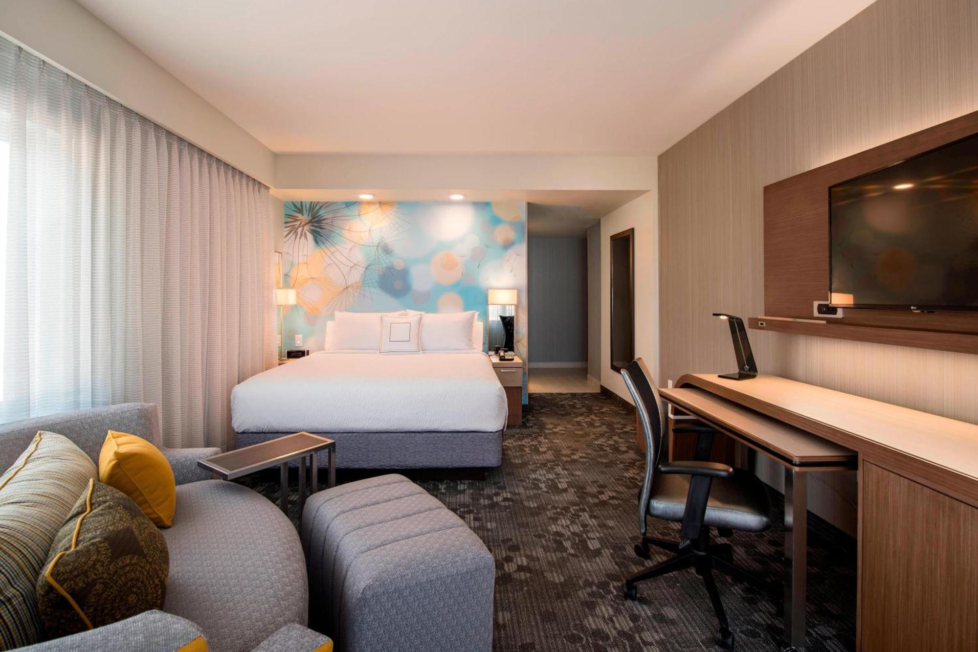 Courtyard By Marriott Calgary South YYC Exterior foto