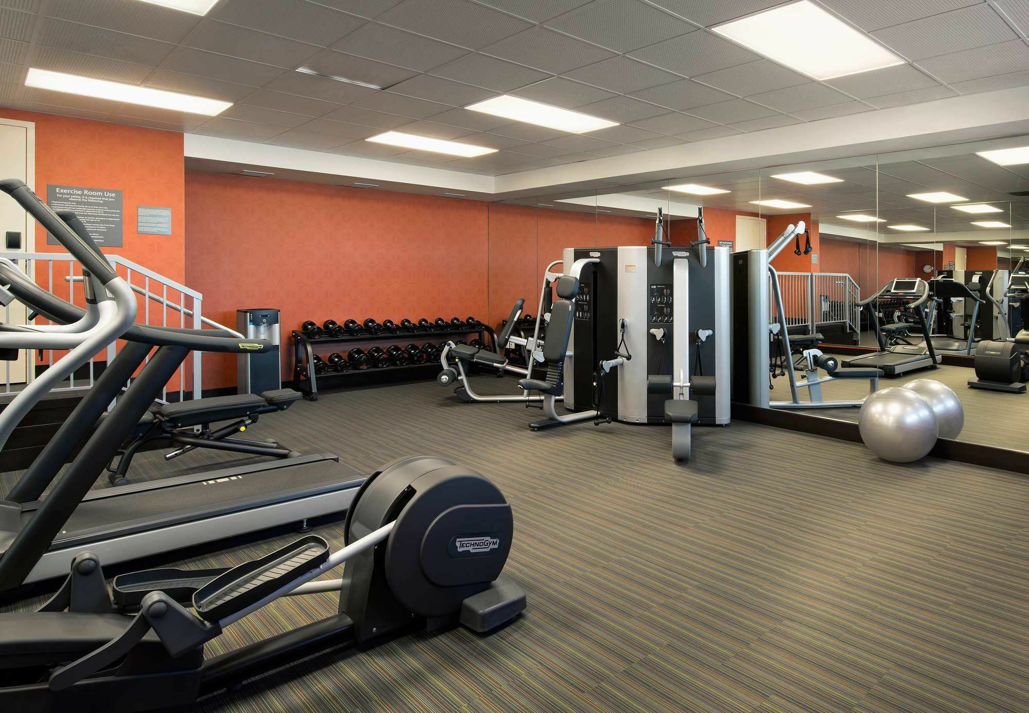 Courtyard By Marriott Calgary South YYC Exterior foto